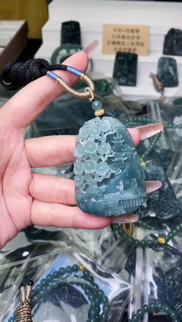 颈饰未镶嵌翡翠