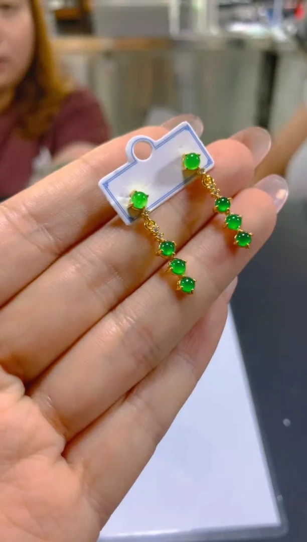 翡翠未镶嵌耳饰多样性发一