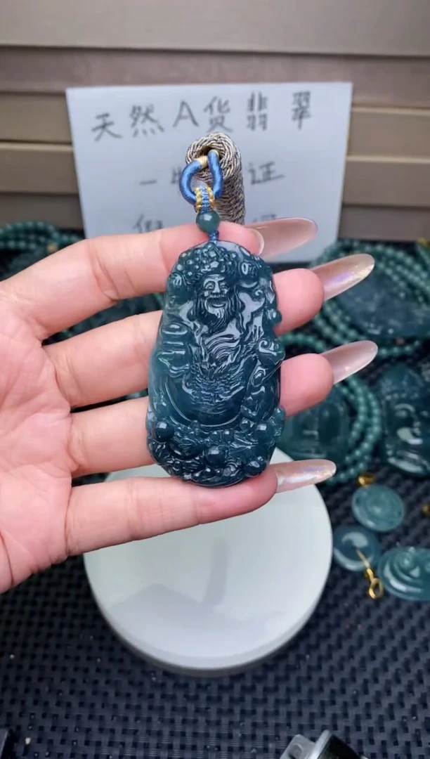 翡翠未镶嵌颈饰