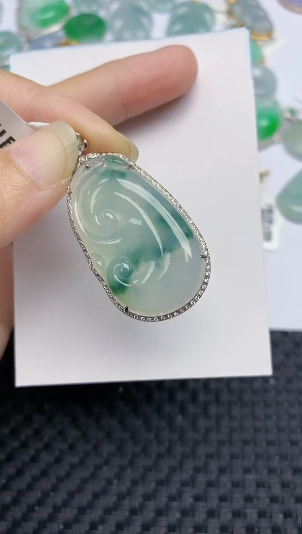 翡翠18K金镶嵌颈饰天然翡翠A货