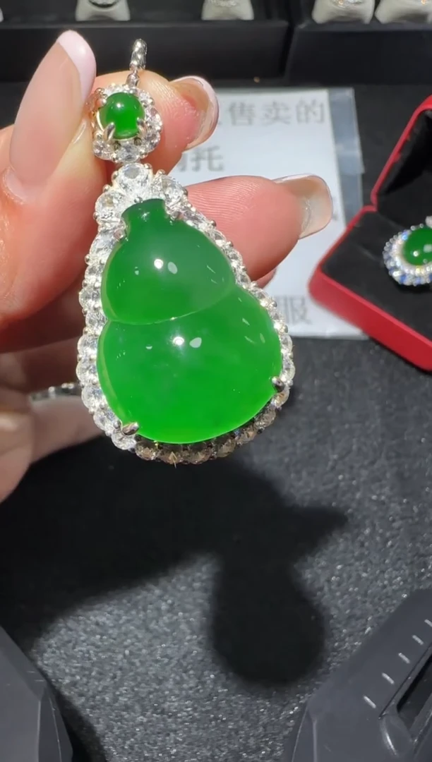 【闪购商品】翡翠吊坠(赠链)银S925镶嵌多样性发货拍一发一