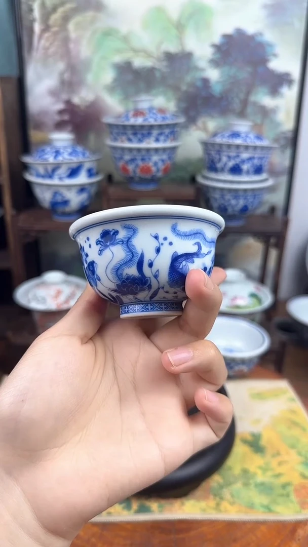 陶瓷仿成化鱼藻纹小压手杯