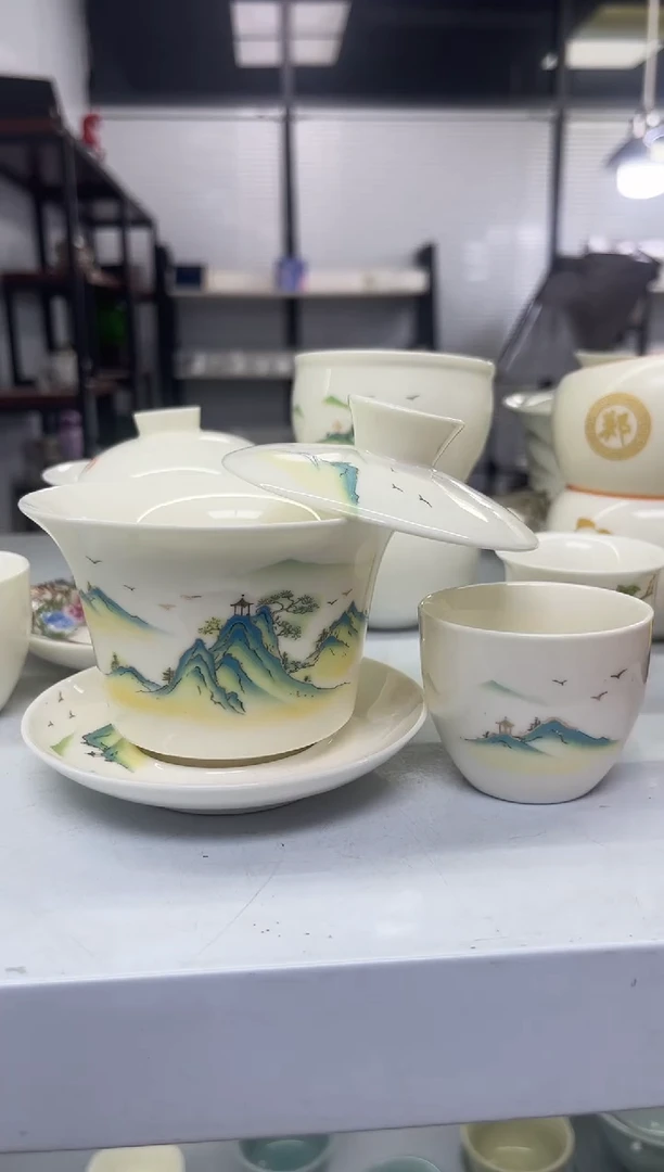 中号马蹄绿山水盖碗+1杯