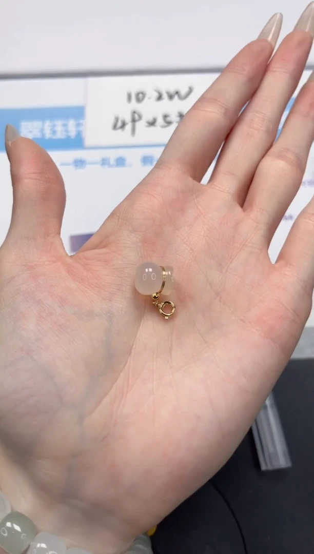 石英质玉未镶嵌手镯福袋