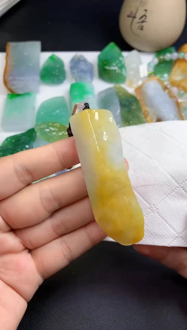 颈饰未镶嵌翡翠