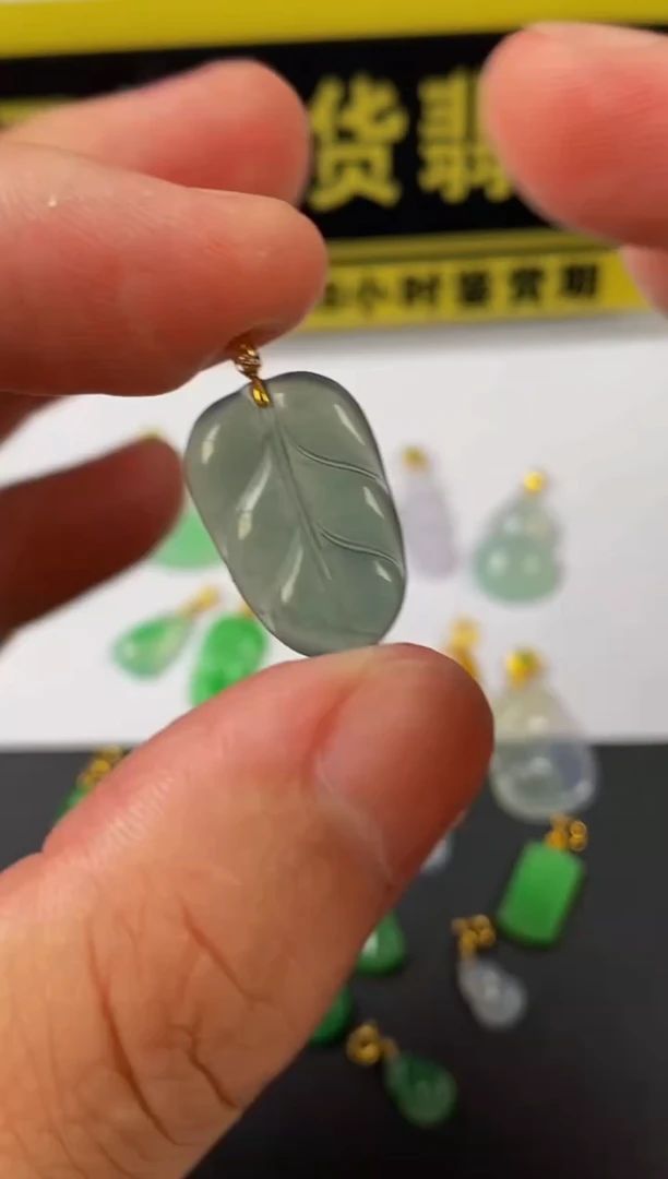 翡翠18K金镶嵌颈饰天然A货翡翠