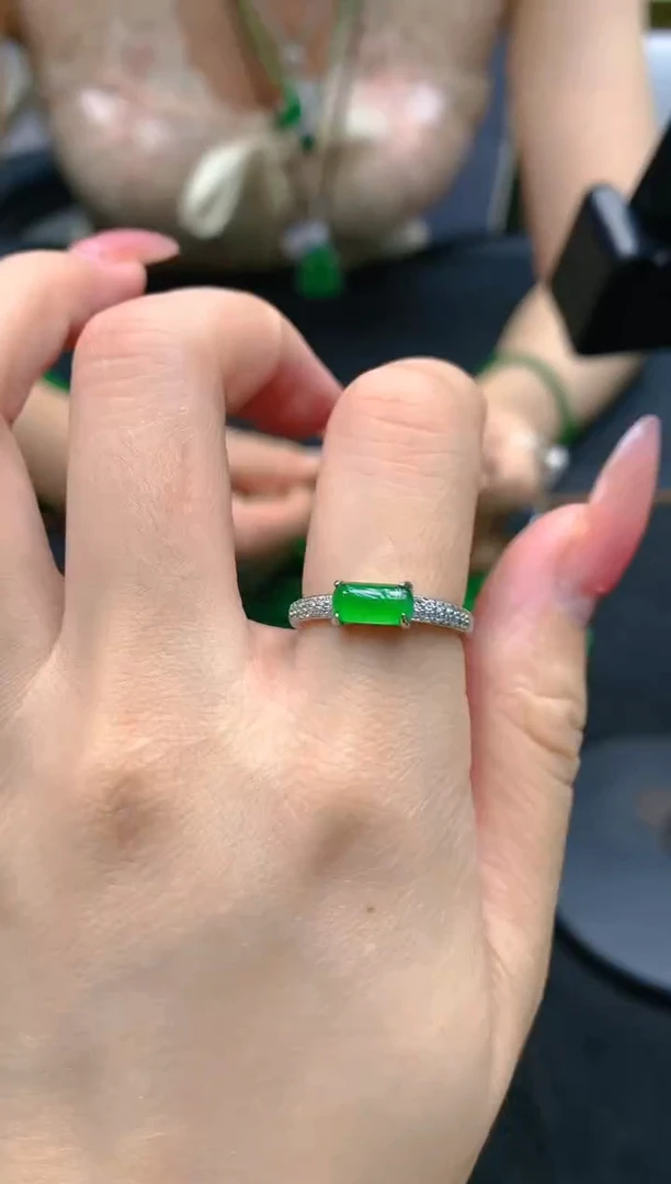 翡翠未镶嵌颈饰天然A货翡翠