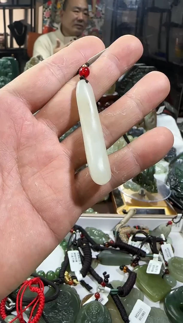 颈饰未镶嵌和田玉吊坠