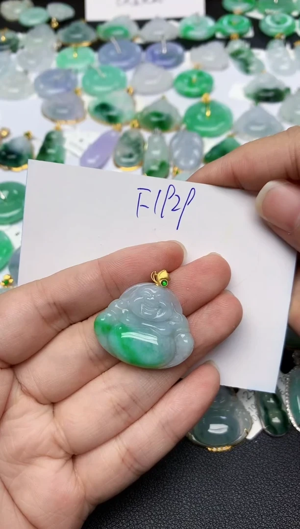 颈饰18K金镶嵌翡翠 天然缅甸A货翡翠百元以上9元证书费自理