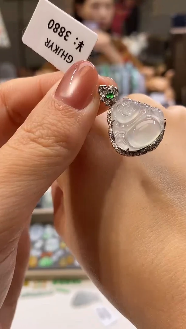 颈饰18K金镶嵌翡翠佛公