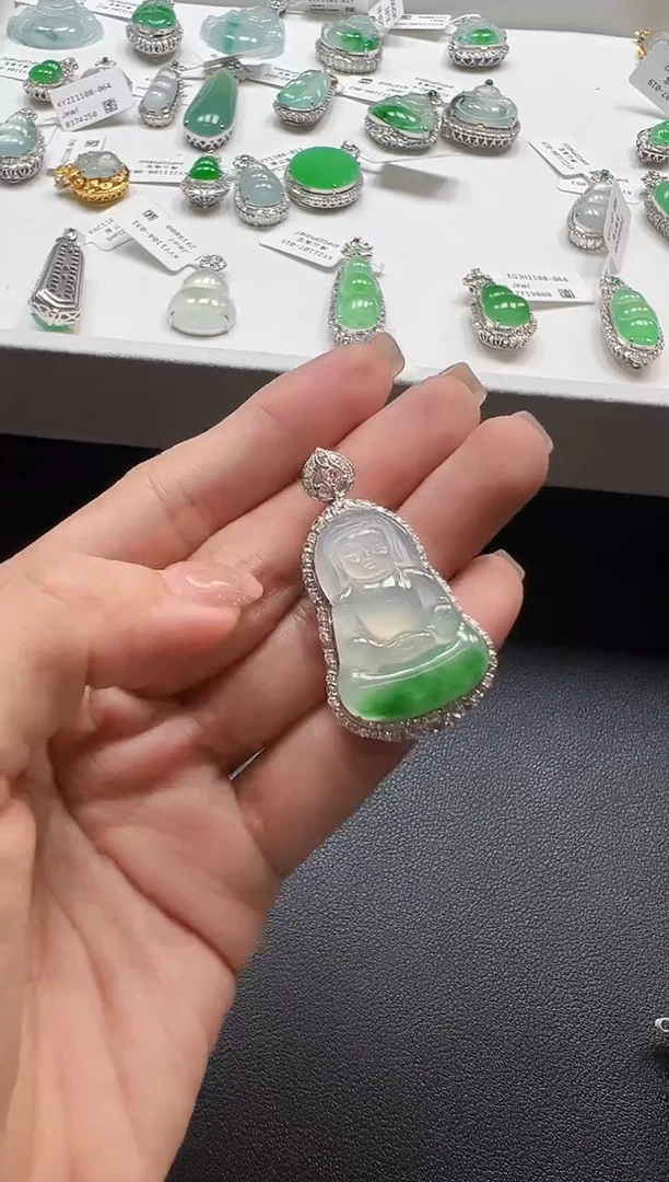 颈饰18K金镶嵌翡翠KLF1108-020