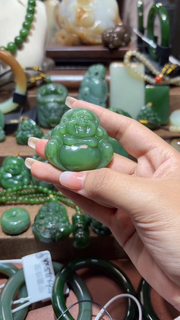 颈饰未镶嵌和田玉（碧玉）1