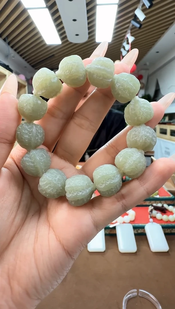 和田玉未镶嵌吊坠(不含链)土****发手串