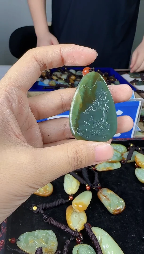 和田玉未镶嵌颈饰1