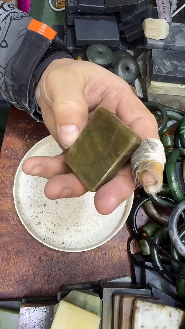 未镶嵌和田玉珠宝半成品1