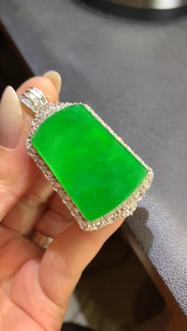 吊坠(不含链)18K金镶嵌翡翠齐****M110-无事牌79800