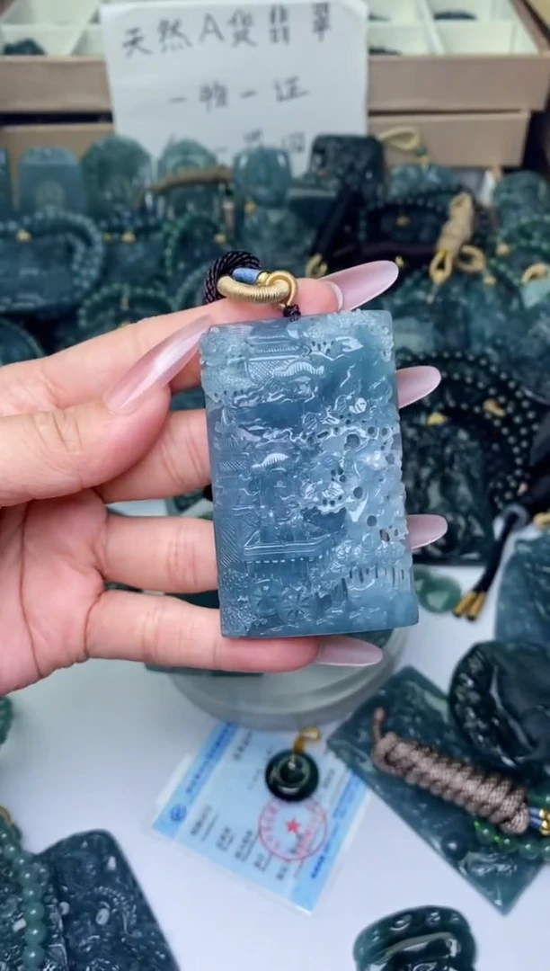 翡翠未镶嵌颈饰