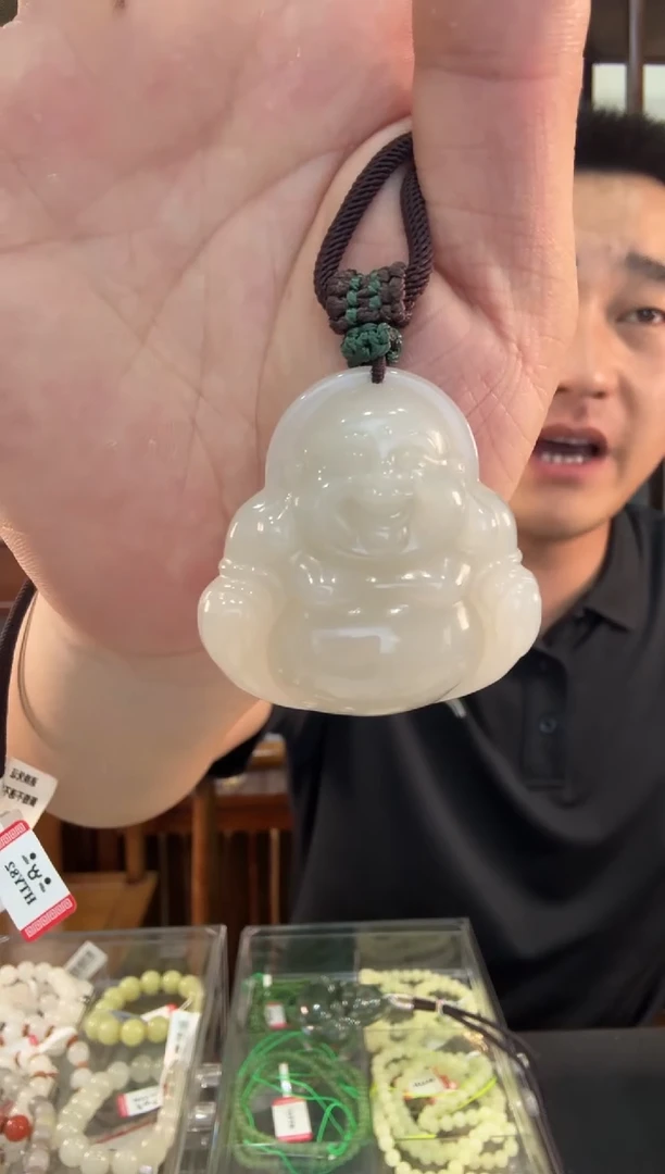 和田玉未镶嵌颈饰吊坠