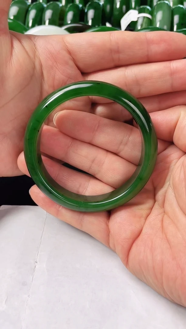 和田玉（碧玉）手镯未镶嵌风****虹碧玉手镯