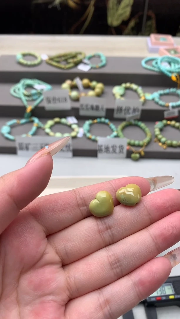 绿松石未镶嵌雕刻一对C04