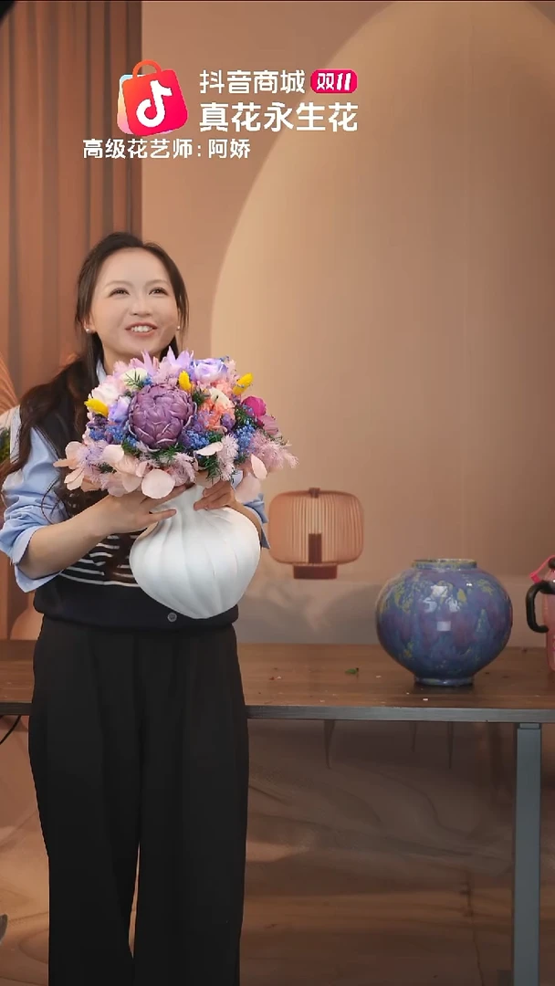 陶瓷 ：带花瓶+花束一套