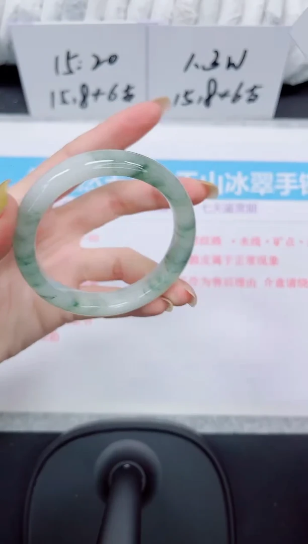 石英质玉手镯未镶嵌65