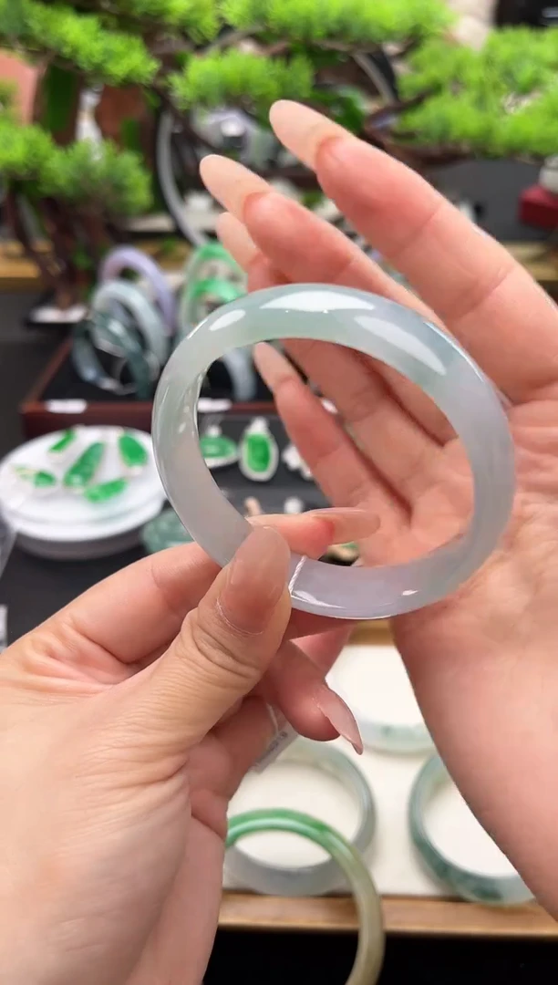 未镶嵌手镯翡翠手镯