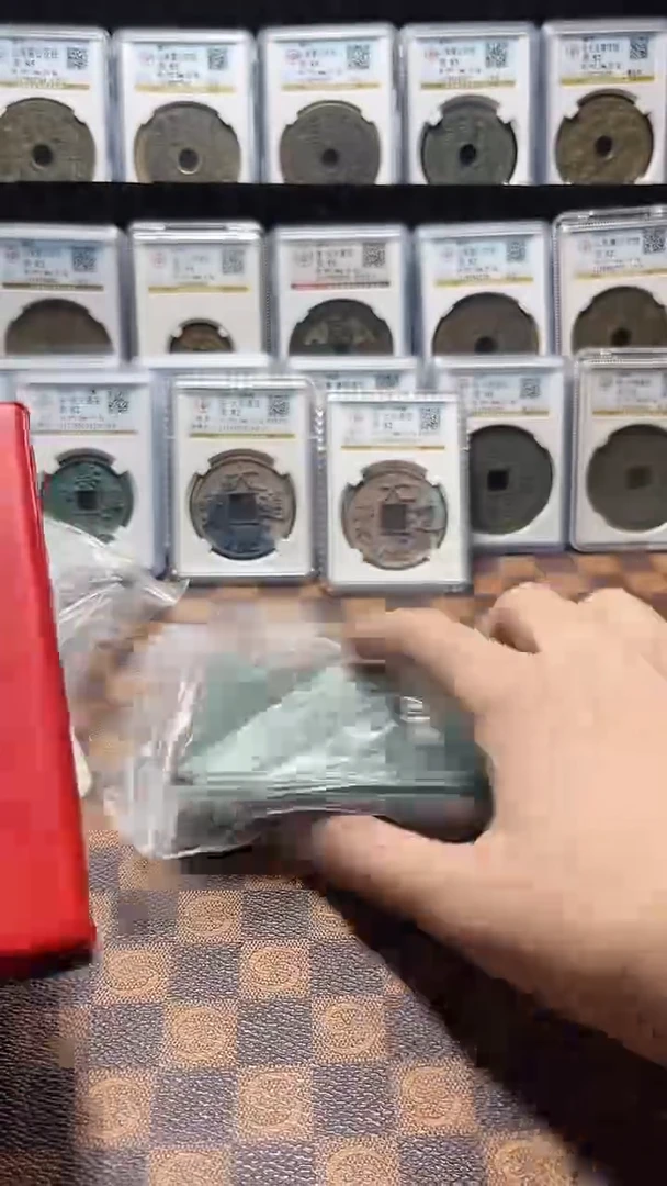铜胖***杜A640闻德乾隆通宝黄亮古册23+