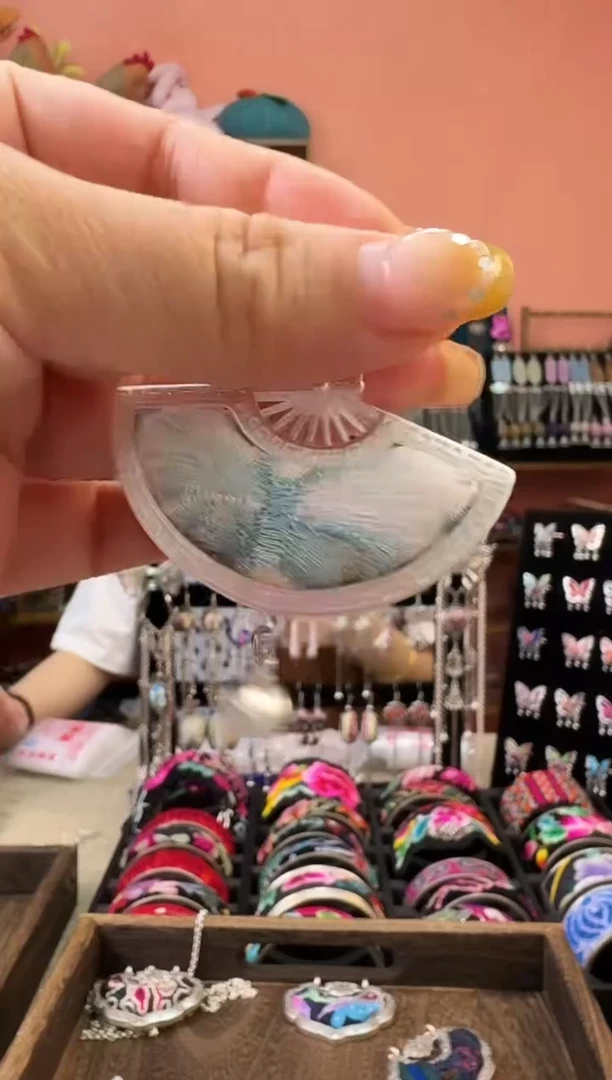 织绣Y****y云织谣绣花饰品1