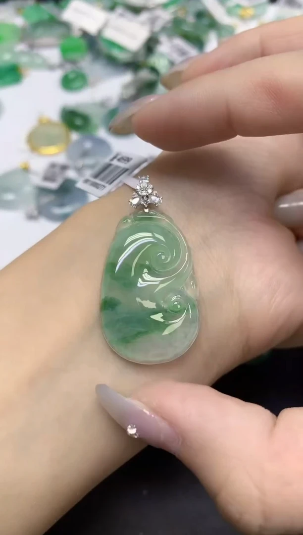 颈饰18K金镶嵌翡翠天然缅甸翡翠A货百元以上9元证书费自理