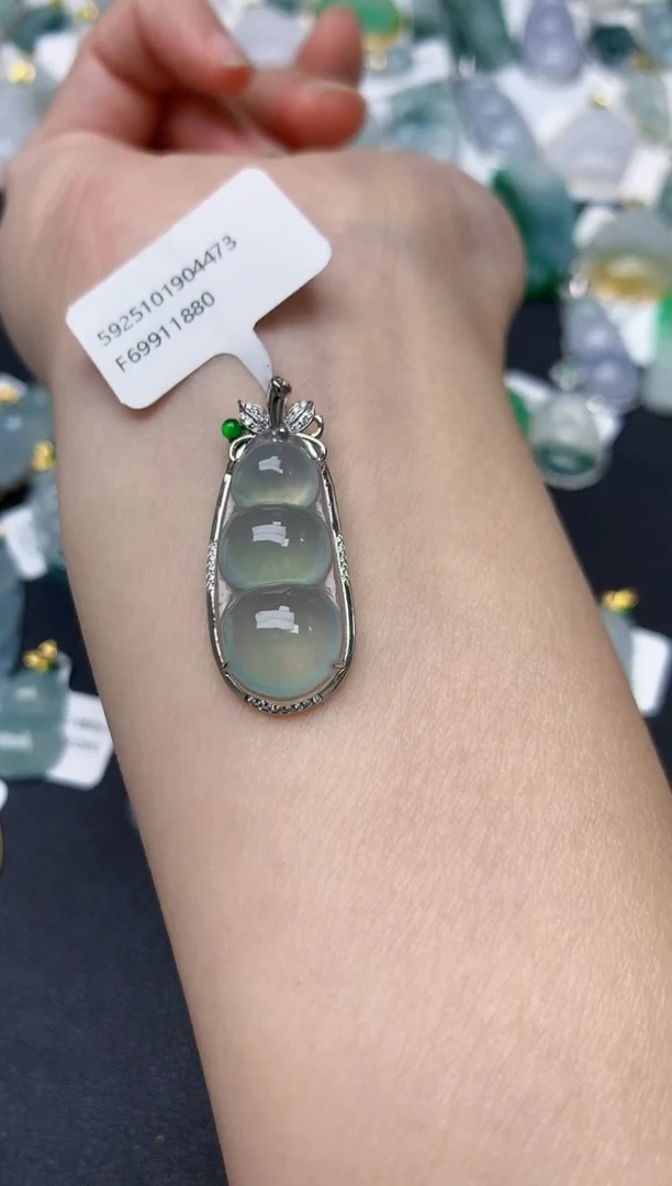 颈饰18K金镶嵌翡翠天然缅甸A货翡翠