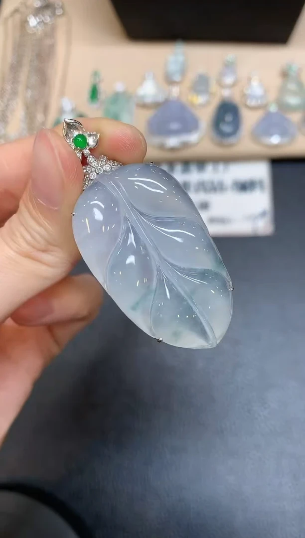 【闪购商品】翡翠吊坠(不含链)18K金镶嵌树叶【无服务费