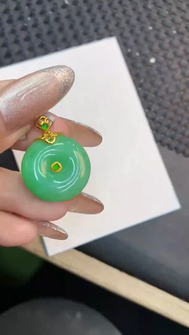 颈饰18K金镶嵌翡翠1