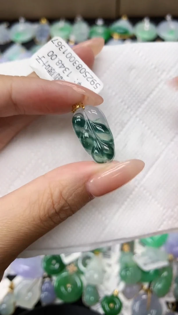 颈饰18K金镶嵌翡翠11111111111