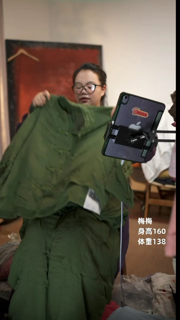 绿色稀疏亚麻套装