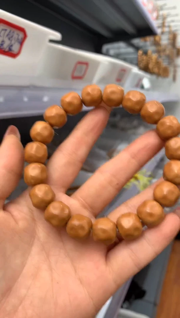 【闪购商品】猴头核桃吊坠奶酪