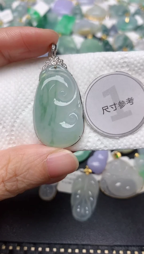 颈饰18K金镶嵌翡翠天然缅甸A货翡翠