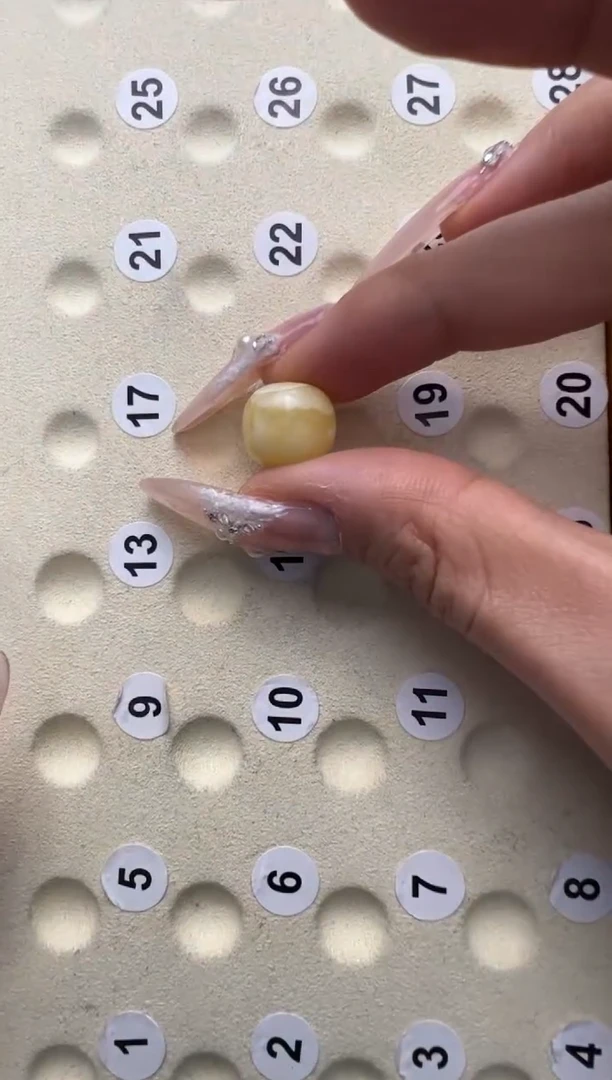 【闪购商品】蜜蜡裸石未镶嵌俄料微瑕12.8*11.4mm1.18克