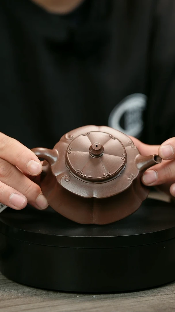 茶壶紫砂F*H2413赵信军底槽青筋纹如意扁莲