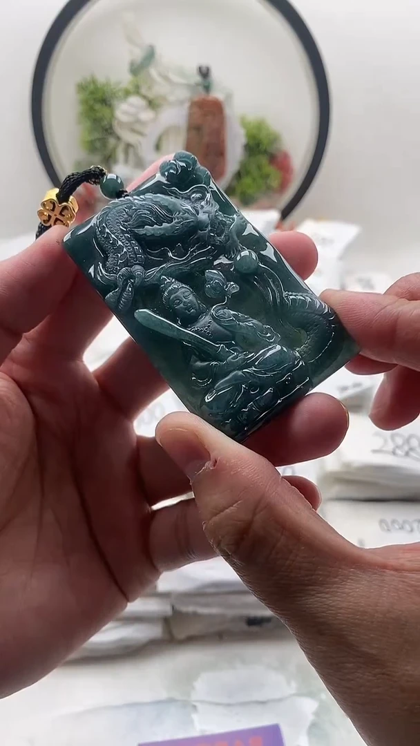 颈饰未镶嵌翡翠虚空藏