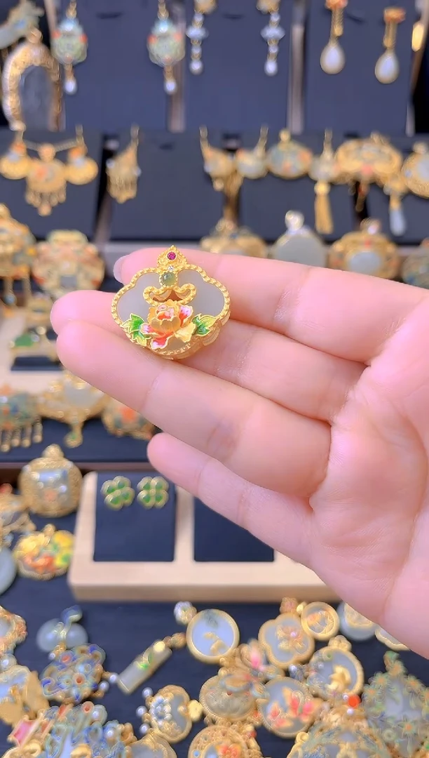 【闪购商品】和田玉吊坠银S925镀金镶嵌牡丹花开如意锁吊坠