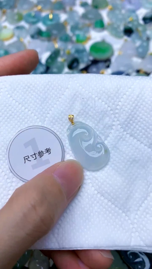 颈饰18K金镶嵌翡翠天然A货翡翠