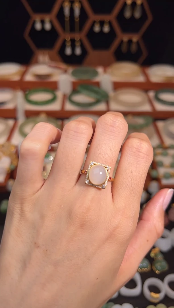 18K金镶嵌戒指和田玉福利