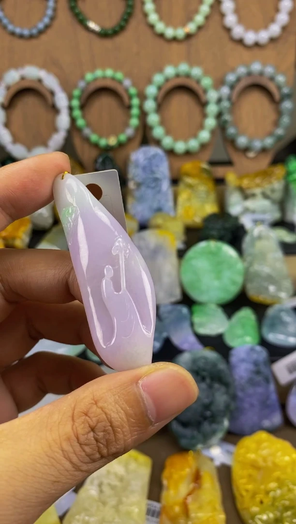 翡翠未镶嵌颈饰悟道