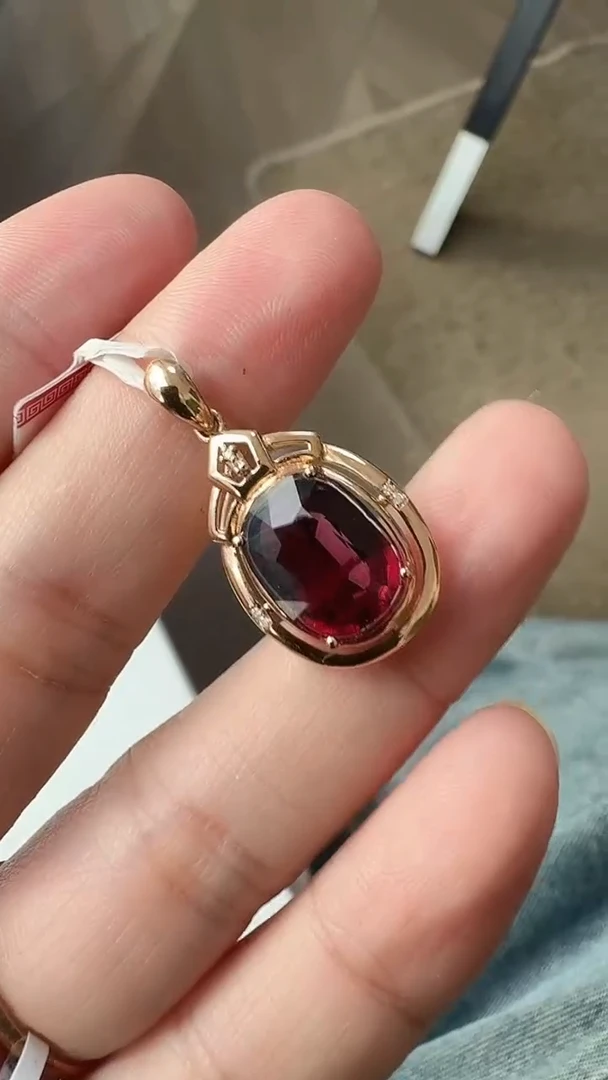 18K金镶嵌挂坠碧玺不**格荣倩专属