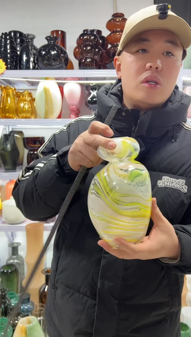 黄白勾丝丸子头花瓶