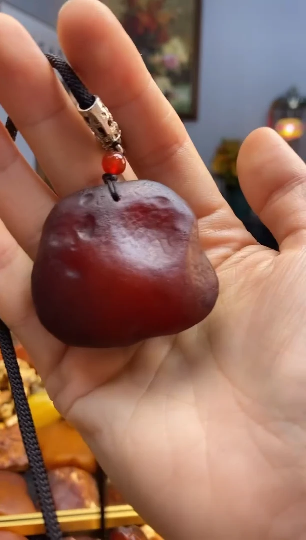 未镶嵌颈饰琥珀吊坠