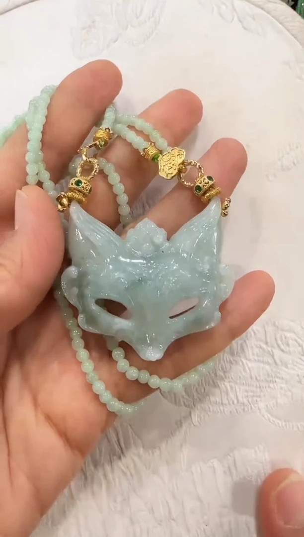 翡翠未镶嵌颈饰国风