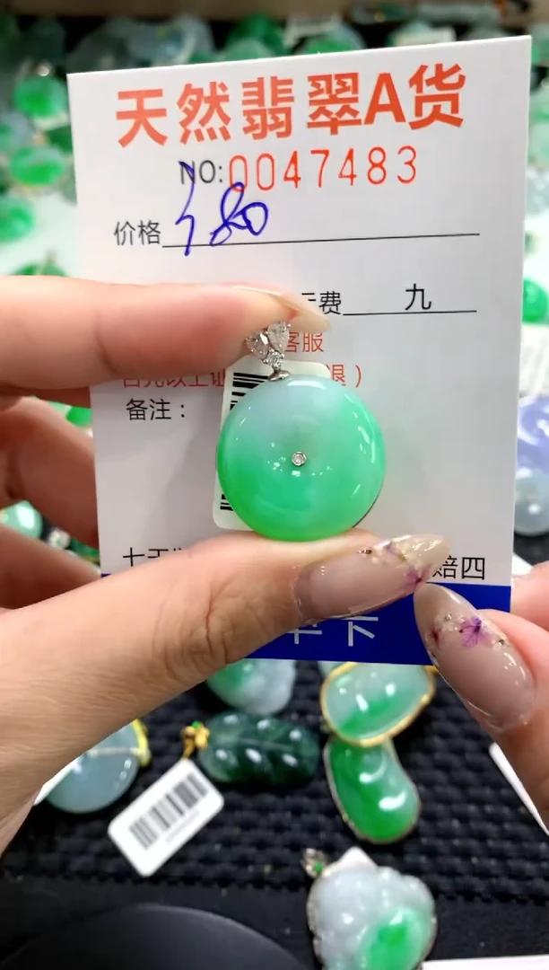 翡翠18K金镶嵌颈饰11111111111111111