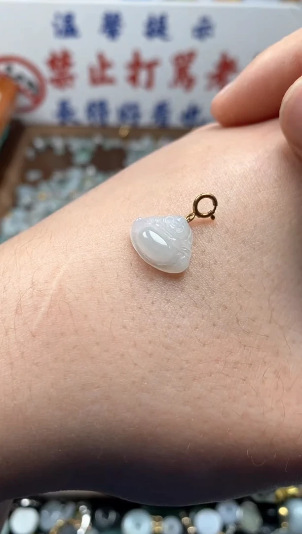 【闪购商品】翡翠颈饰未镶嵌哥哥